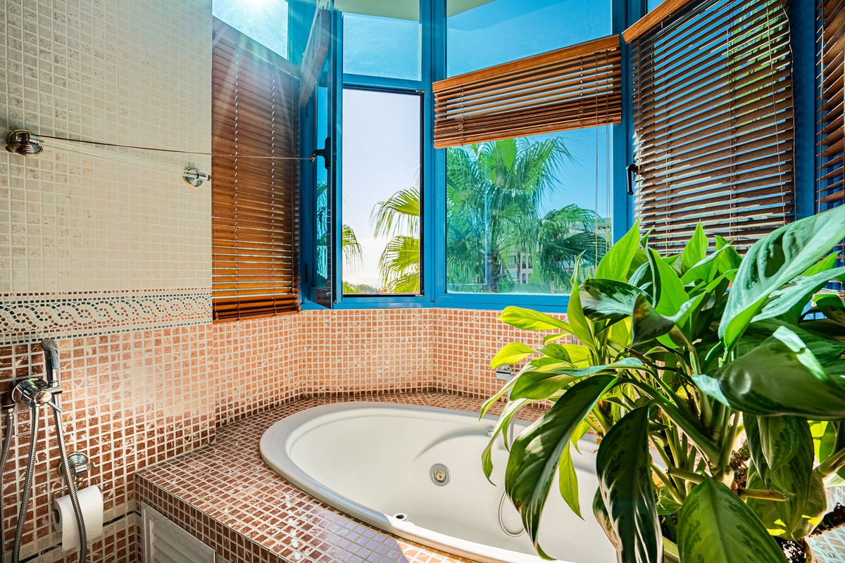 5 Bed Apartment for sale in Torrequebrada Costa Del Sol, Málaga, Spain