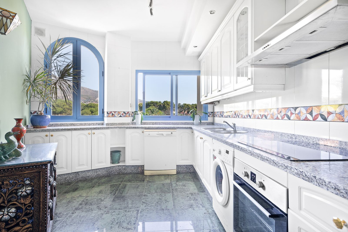 5 Bed Apartment for sale in Torrequebrada Costa Del Sol, Málaga, Spain