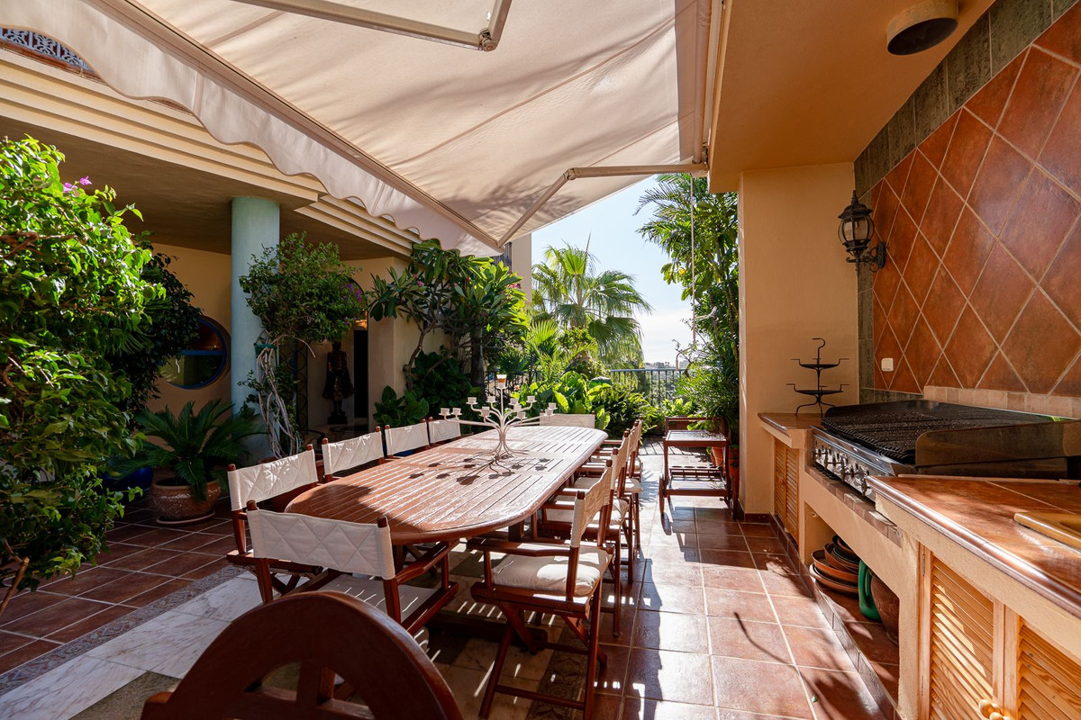 5 Bed Apartment for sale in Torrequebrada Costa Del Sol, Málaga, Spain