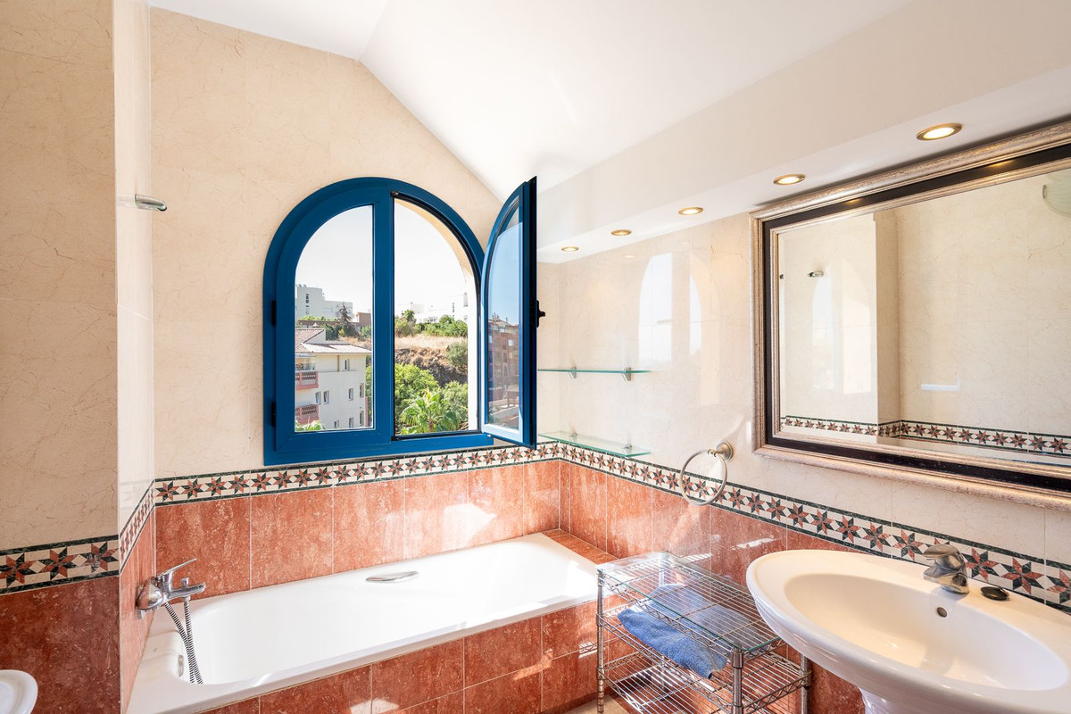 5 Bed Apartment for sale in Torrequebrada Costa Del Sol, Málaga, Spain
