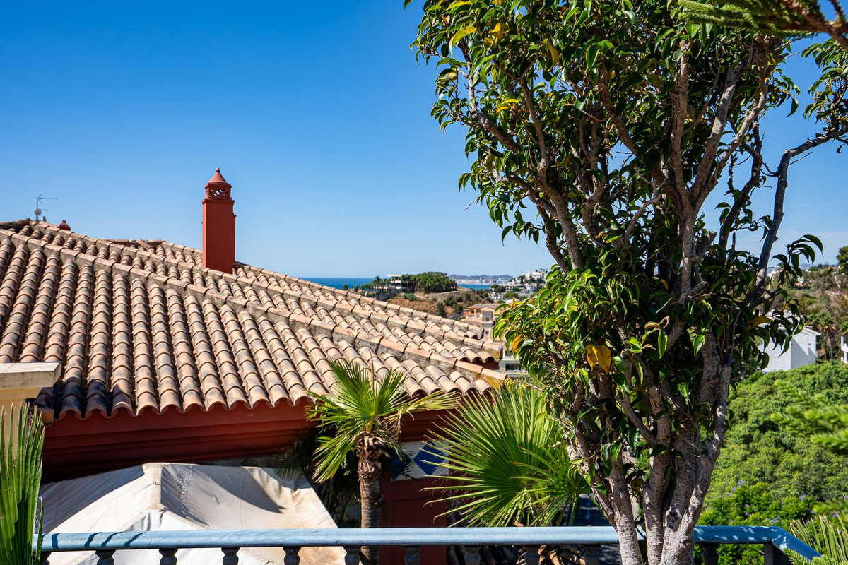 5 Bed Apartment for sale in Torrequebrada Costa Del Sol, Málaga, Spain