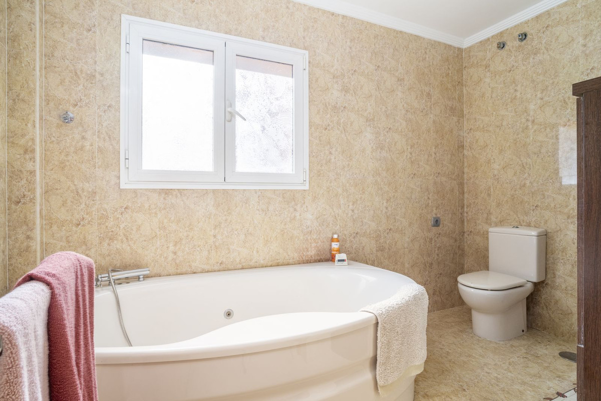 Se vende Pareada de 6 dormitorios en Costa Del Sol, Málaga, España