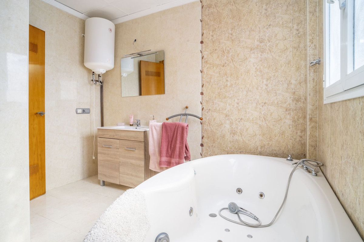 Se vende Pareada de 6 dormitorios en Costa Del Sol, Málaga, España