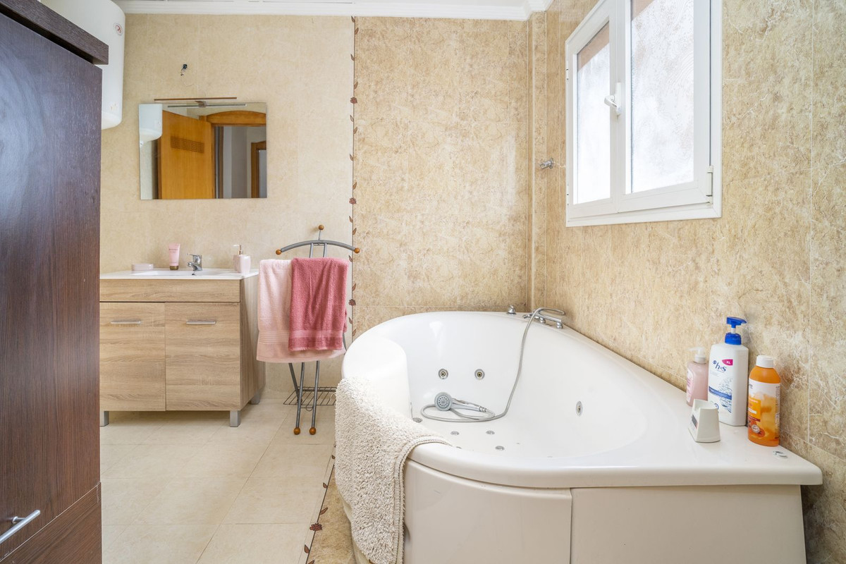 Se vende Pareada de 6 dormitorios en Costa Del Sol, Málaga, España