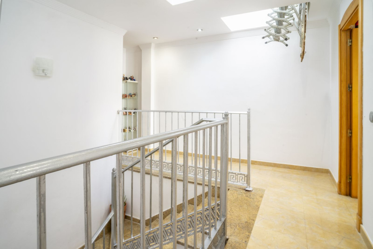 Se vende Pareada de 6 dormitorios en Costa Del Sol, Málaga, España
