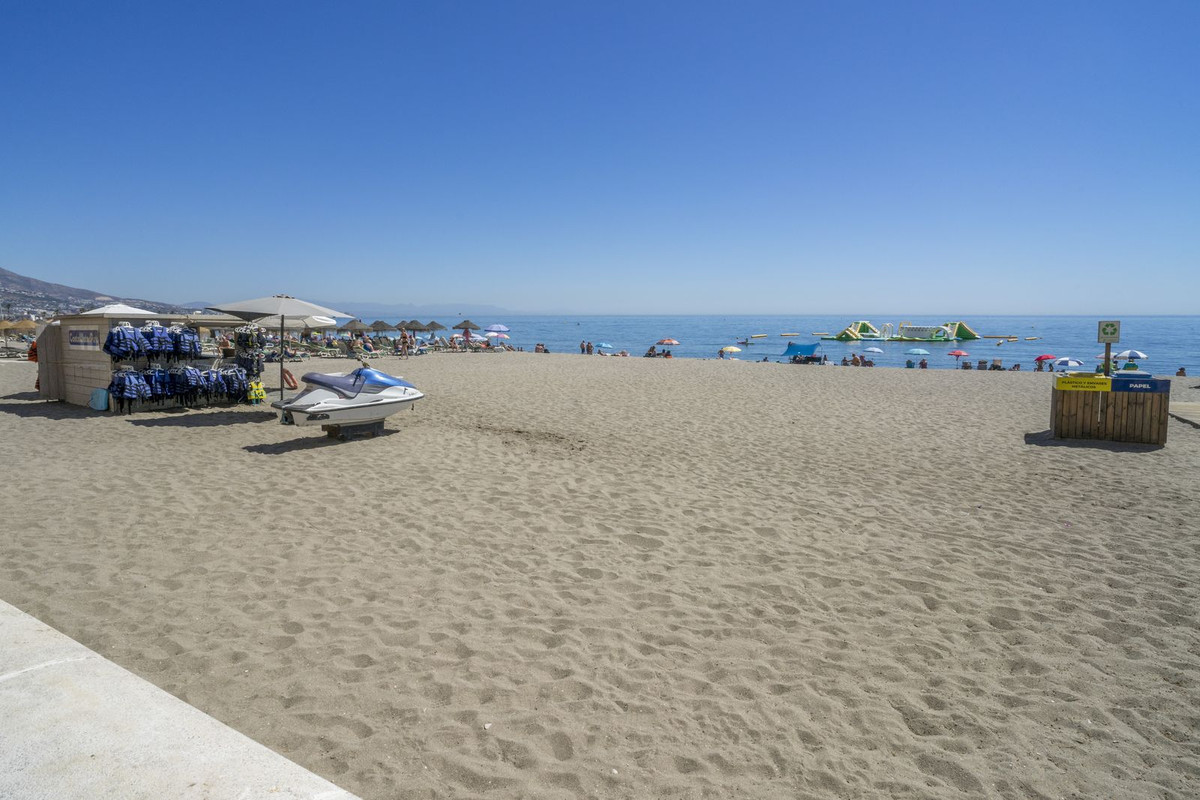 Se vende Pareada de 6 dormitorios en Costa Del Sol, Málaga, España