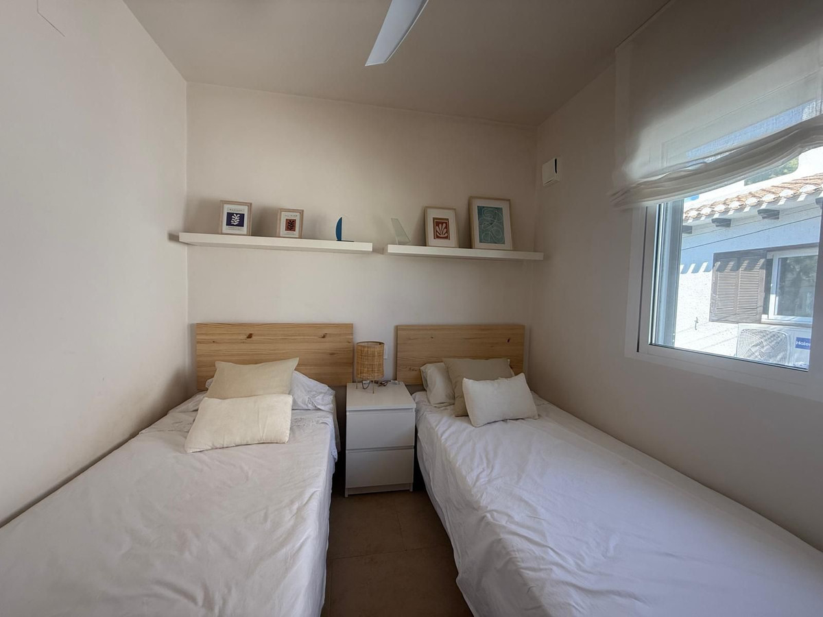 Se vende Bungalow de 4 dormitorios en Costa Blanca, Alicante, España