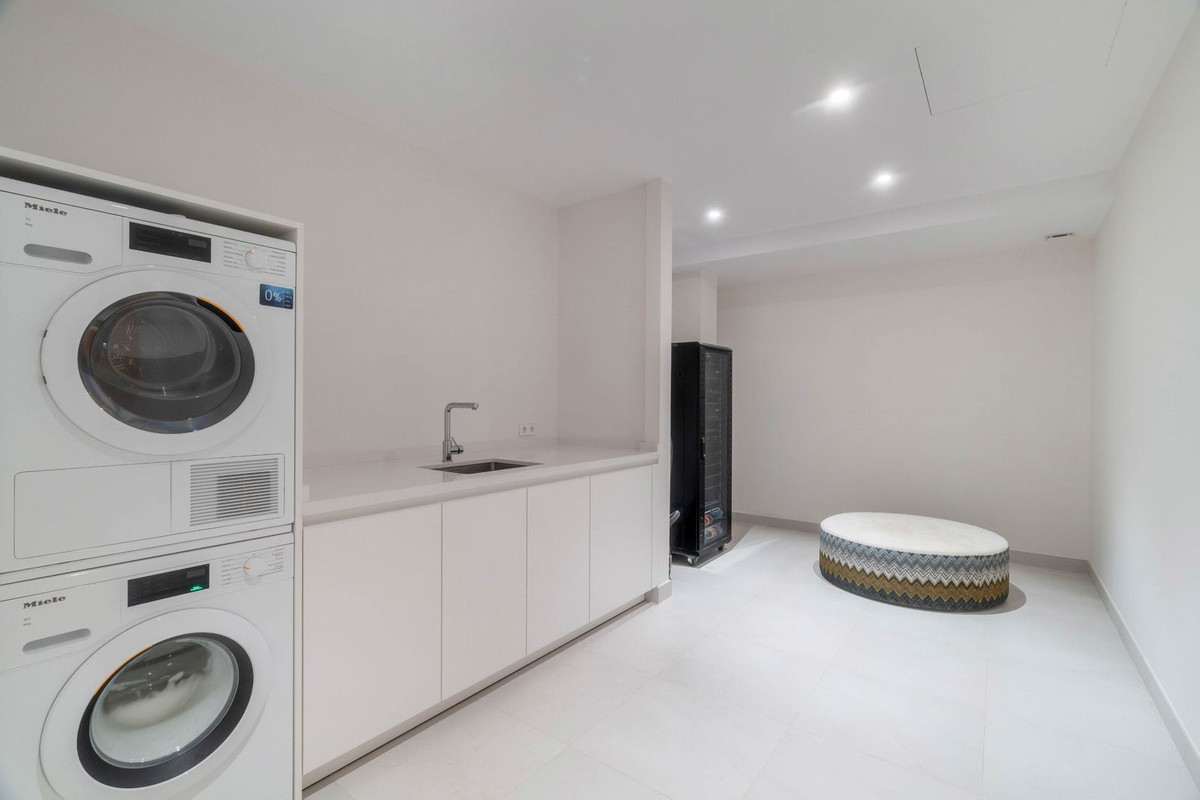 3 Bed Townhouse for sale in Nueva Andalucía Costa Del Sol, Málaga, Spain