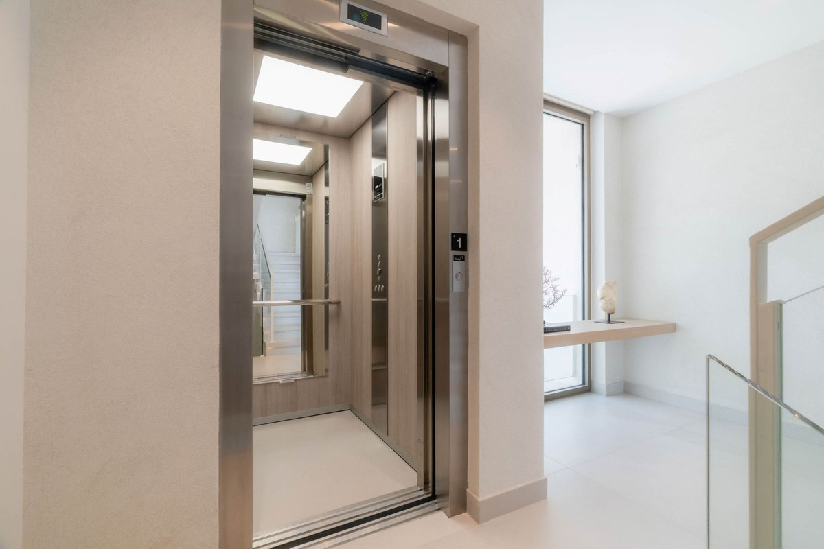 3 Bed Townhouse for sale in Nueva Andalucía Costa Del Sol, Málaga, Spain