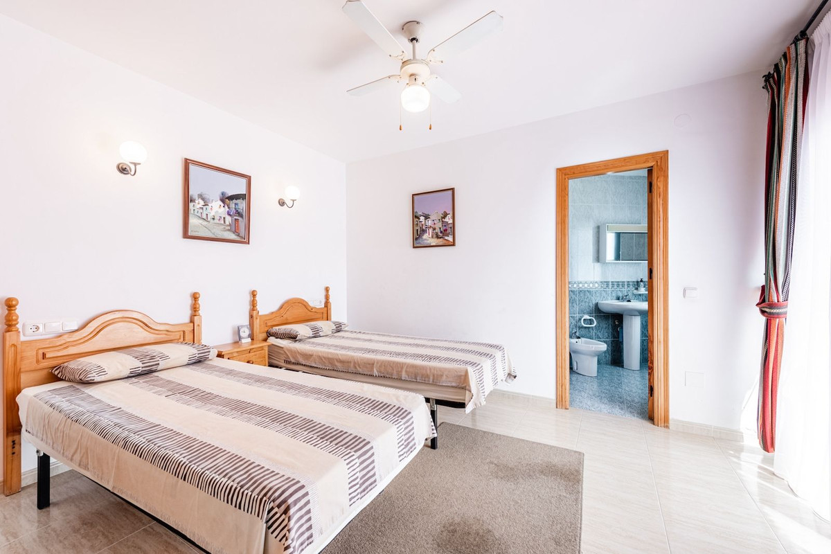 5 Bed Townhouse for sale in Nerja Costa Del Sol East, Málaga, Spain