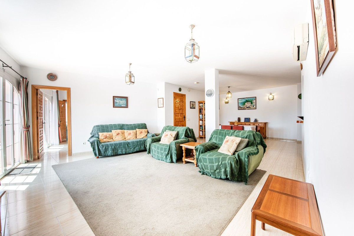 5 Bed Townhouse for sale in Nerja Costa Del Sol East, Málaga, Spain