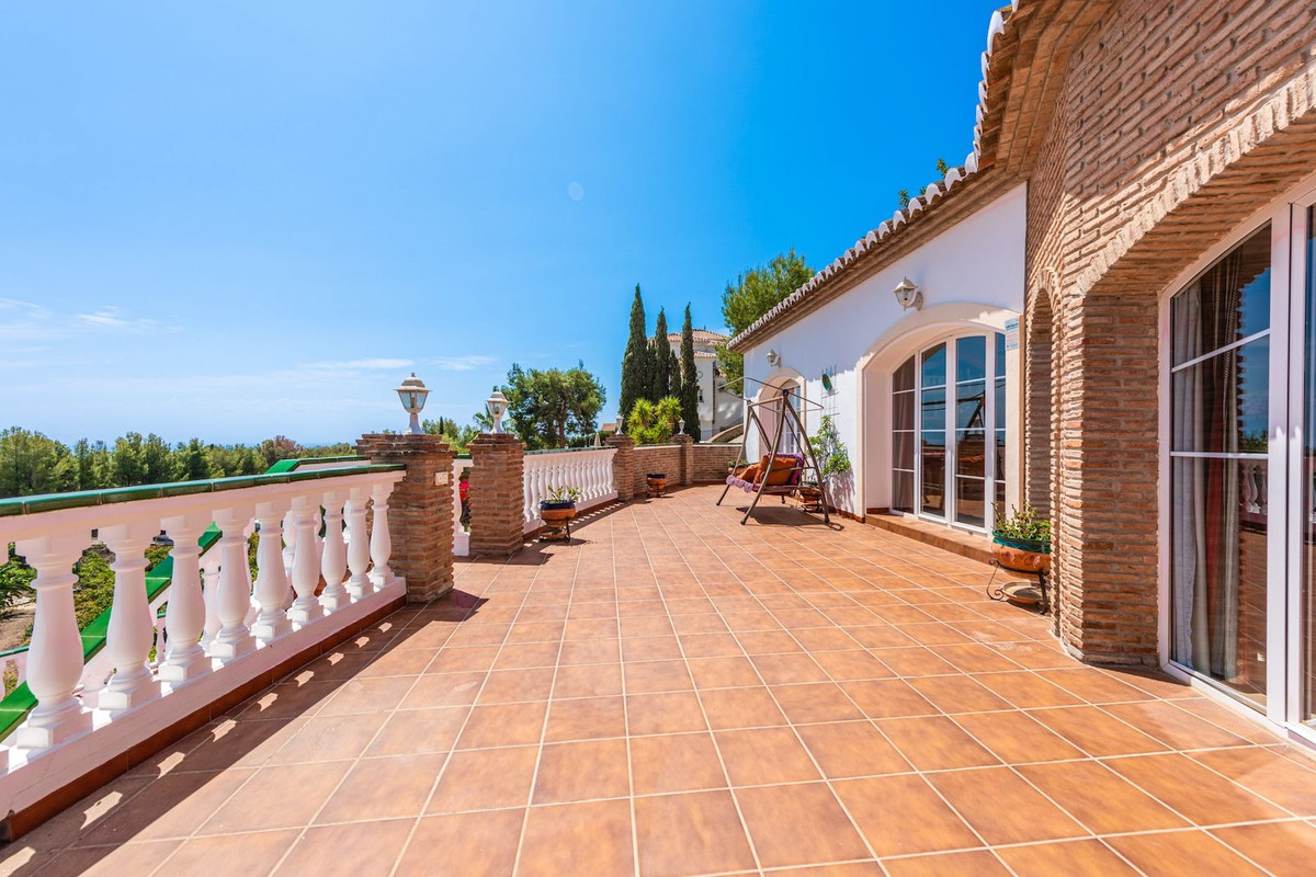 5 Bed Townhouse for sale in Nerja Costa Del Sol East, Málaga, Spain