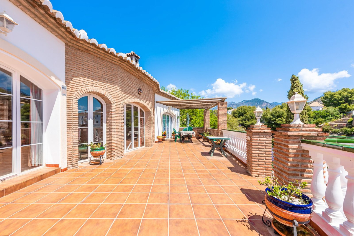5 Bed Townhouse for sale in Nerja Costa Del Sol East, Málaga, Spain