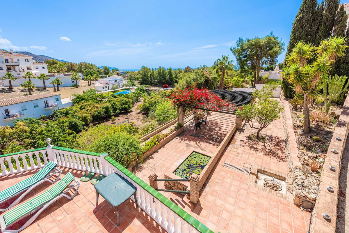 5 Bed Townhouse for sale in Nerja Costa Del Sol East, Málaga, Spain