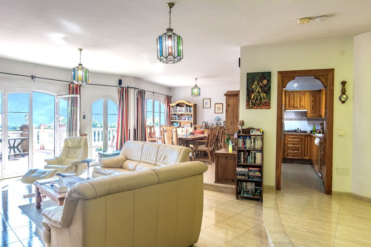 5 Bed Townhouse for sale in Nerja Costa Del Sol East, Málaga, Spain
