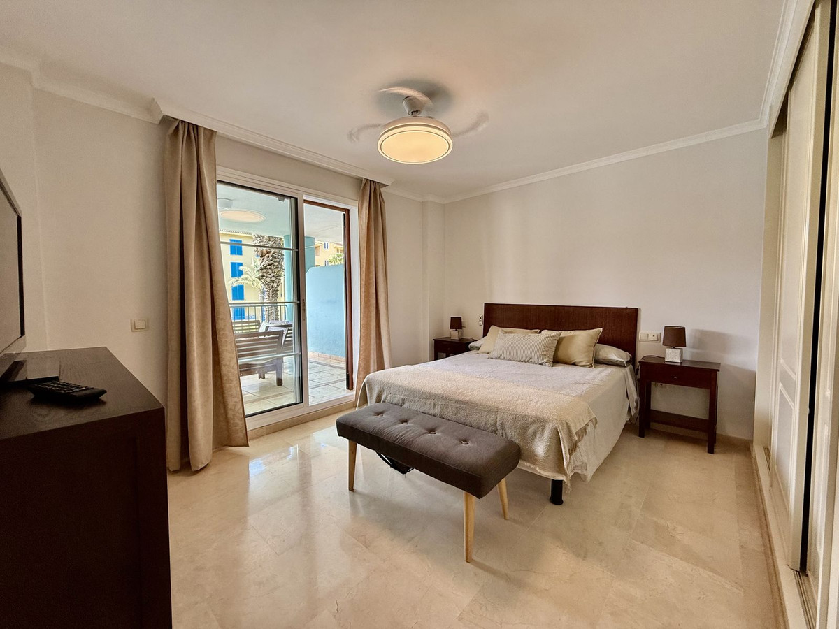 Se vende Apartamento Planta Media de 3 dormitorios en Costa Del Sol, Cadiz, España