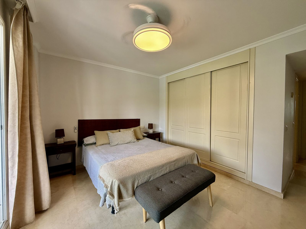 Se vende Apartamento Planta Media de 3 dormitorios en Costa Del Sol, Cadiz, España