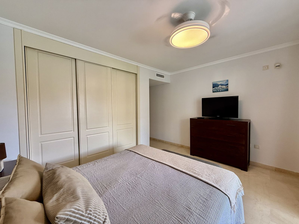 Se vende Apartamento Planta Media de 3 dormitorios en Costa Del Sol, Cadiz, España