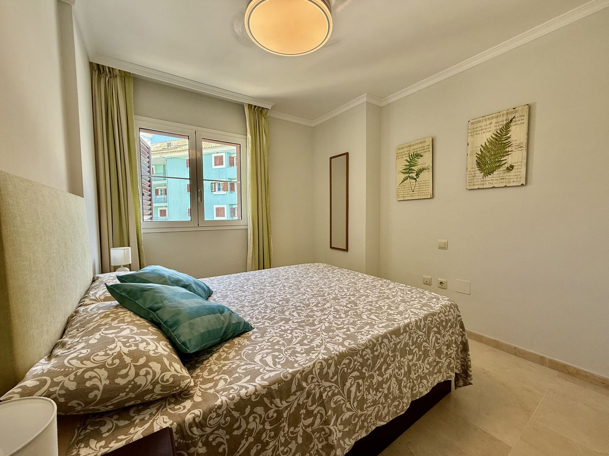 Se vende Apartamento Planta Media de 3 dormitorios en Costa Del Sol, Cadiz, España