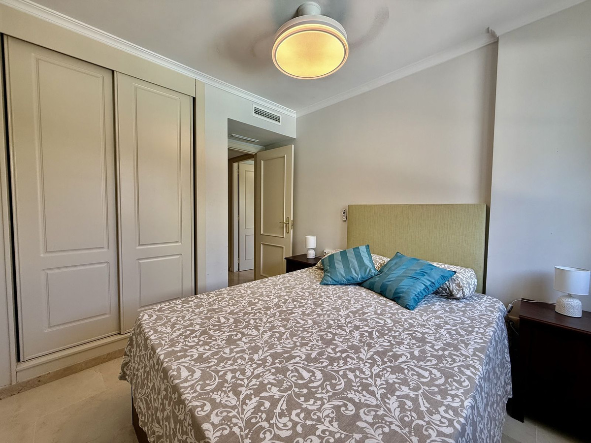 Se vende Apartamento Planta Media de 3 dormitorios en Costa Del Sol, Cadiz, España