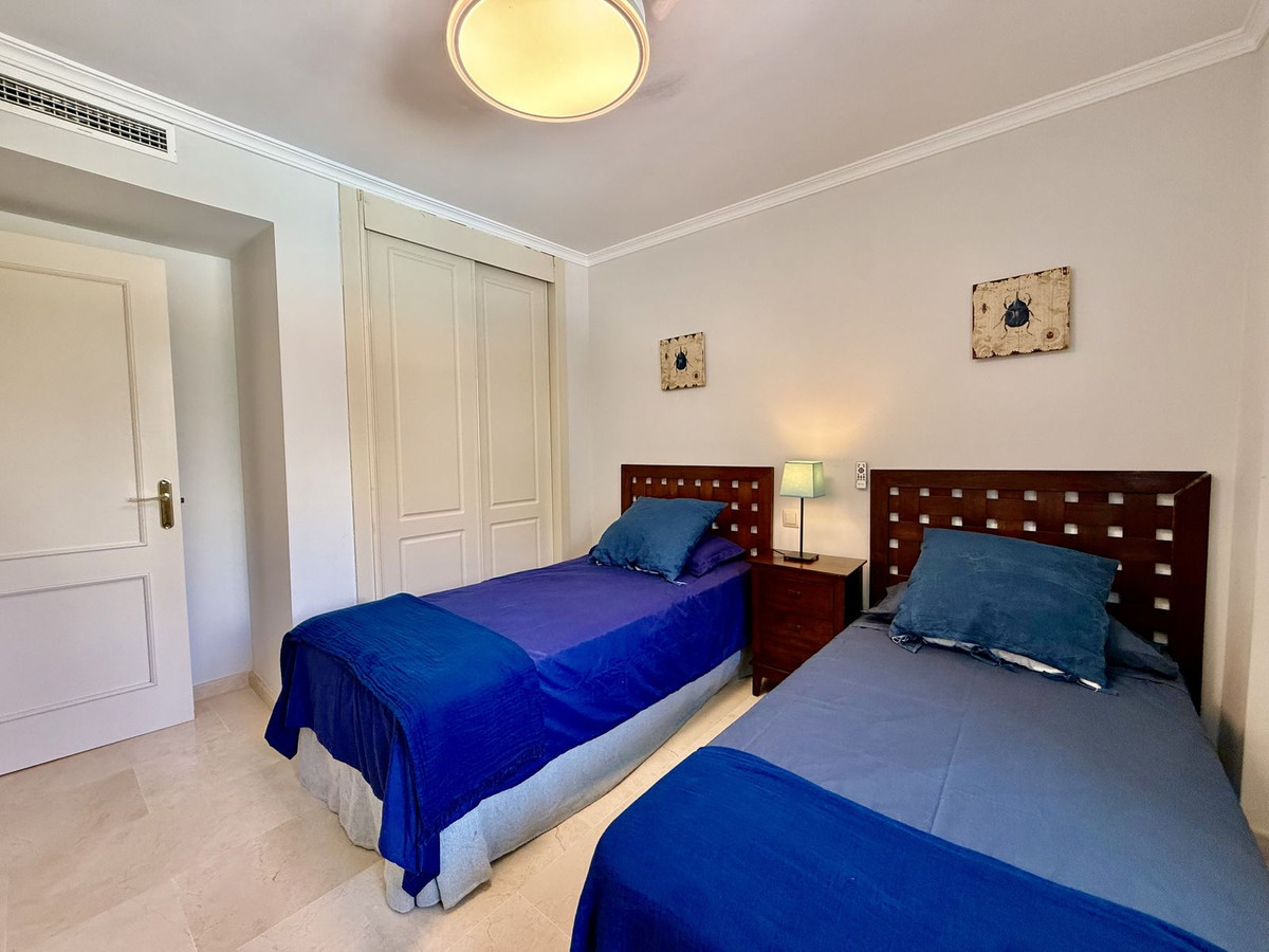 Se vende Apartamento Planta Media de 3 dormitorios en Costa Del Sol, Cadiz, España