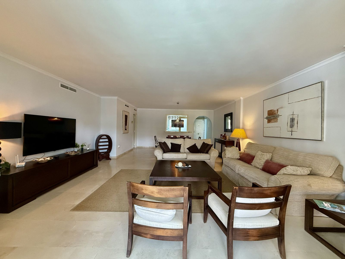 Se vende Apartamento Planta Media de 3 dormitorios en Costa Del Sol, Cadiz, España