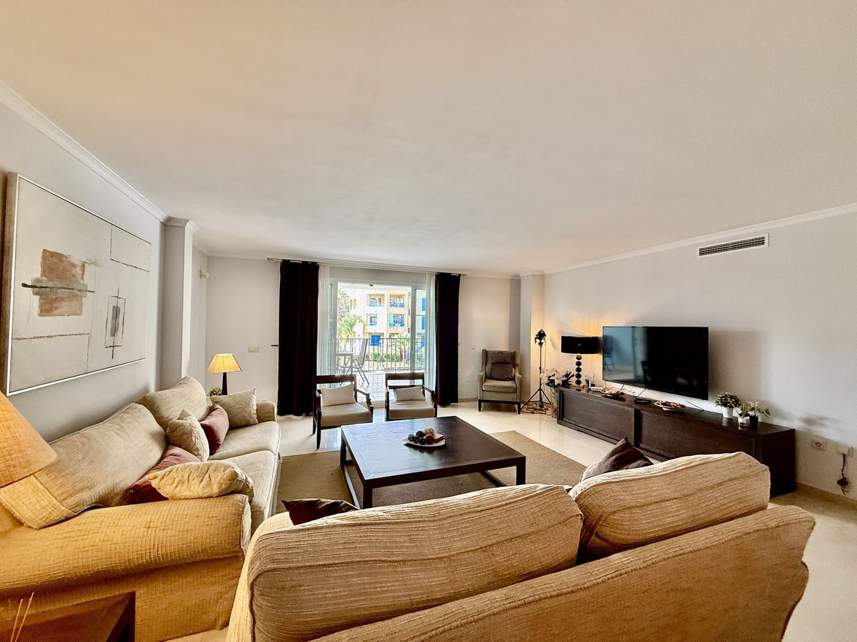 Se vende Apartamento Planta Media de 3 dormitorios en Costa Del Sol, Cadiz, España