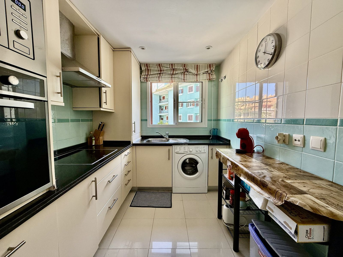 Se vende Apartamento Planta Media de 3 dormitorios en Costa Del Sol, Cadiz, España