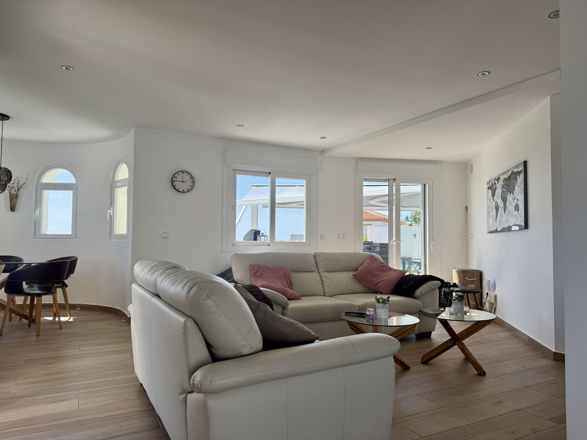 Se vende Villa - Chalet de 4 dormitorios en Costa Del Sol, Málaga, España