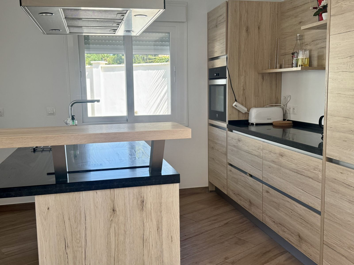 Se vende Villa - Chalet de 4 dormitorios en Costa Del Sol, Málaga, España