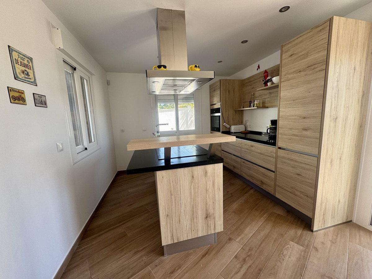 Se vende Villa - Chalet de 4 dormitorios en Costa Del Sol, Málaga, España