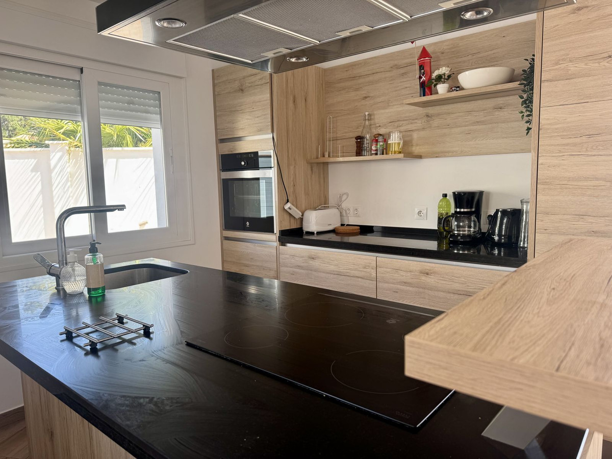 Se vende Villa - Chalet de 4 dormitorios en Costa Del Sol, Málaga, España