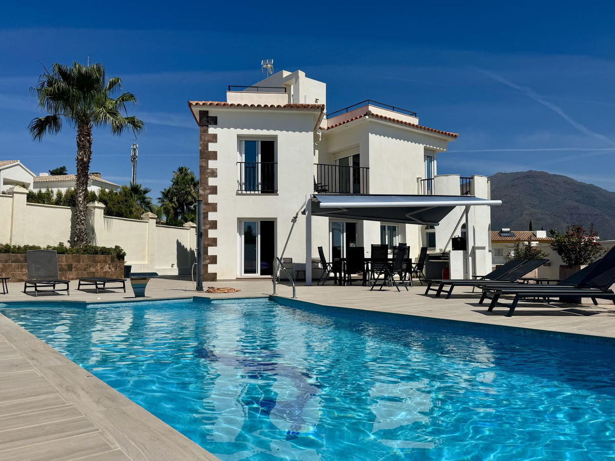 Se vende Villa - Chalet de 4 dormitorios en Costa Del Sol, Málaga, España