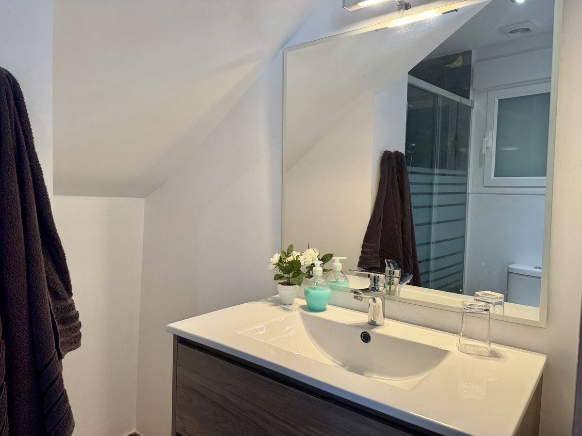 Se vende Villa - Chalet de 4 dormitorios en Costa Del Sol, Málaga, España