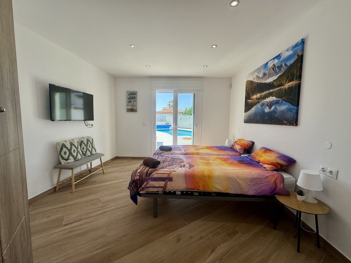 Se vende Villa - Chalet de 4 dormitorios en Costa Del Sol, Málaga, España