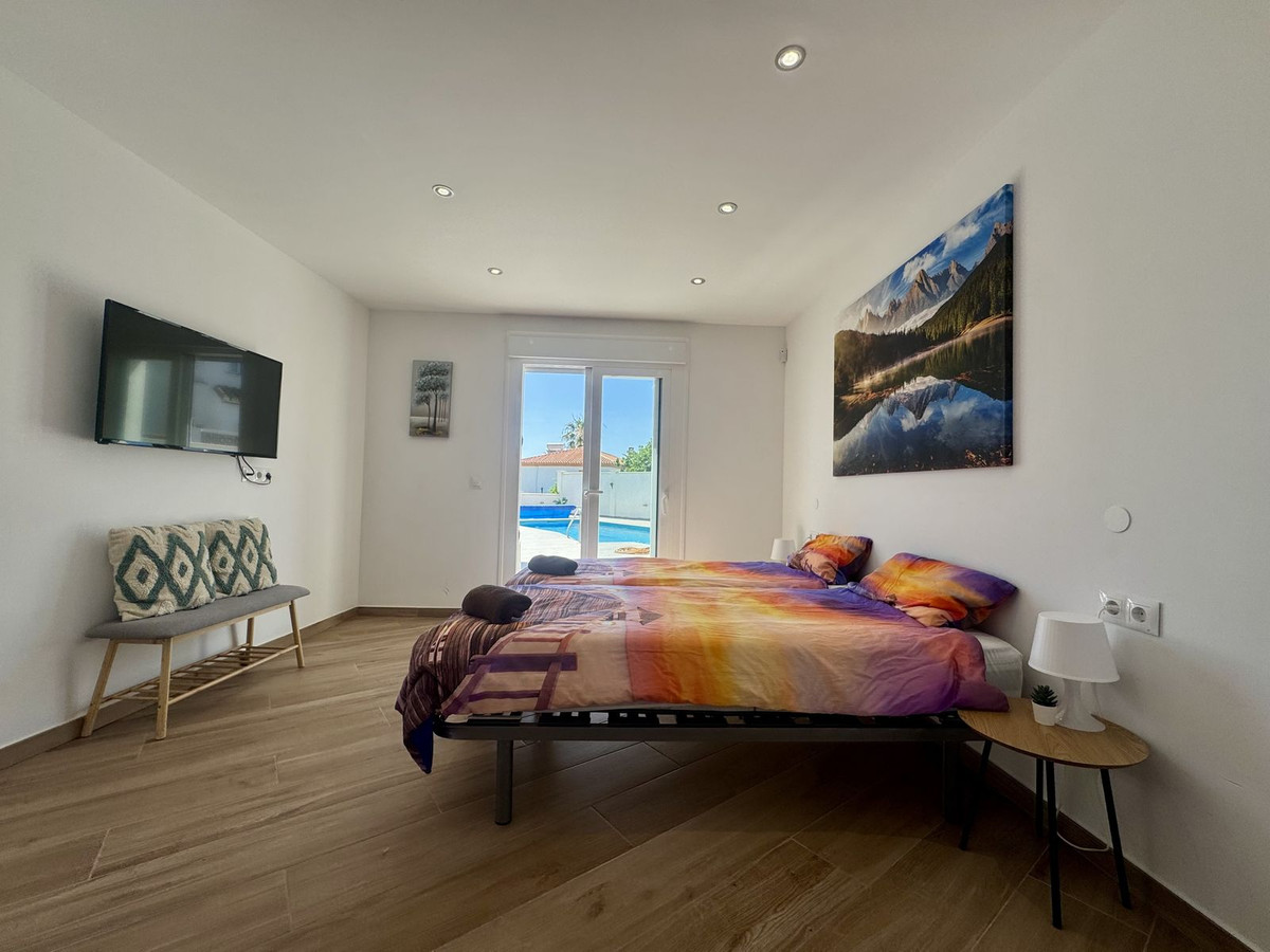 Se vende Villa - Chalet de 4 dormitorios en Costa Del Sol, Málaga, España