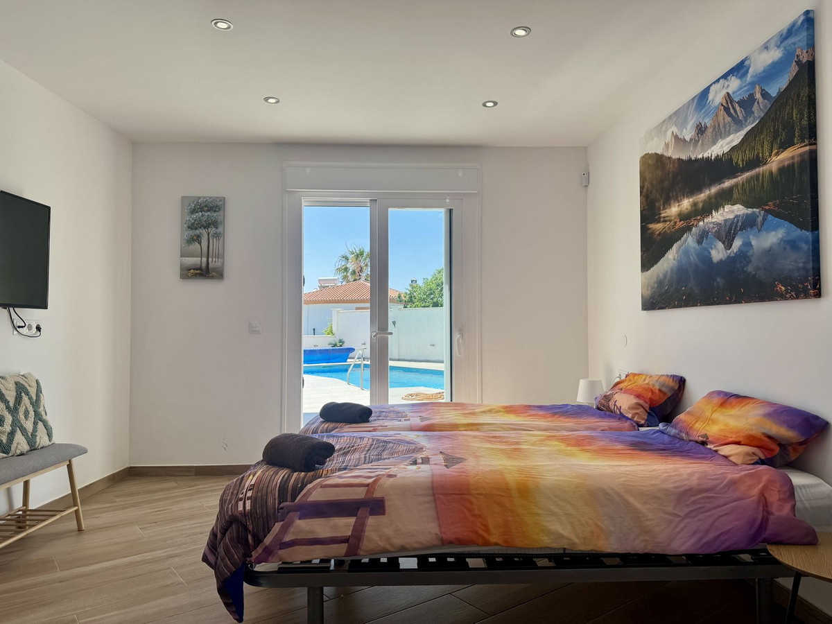 Se vende Villa - Chalet de 4 dormitorios en Costa Del Sol, Málaga, España