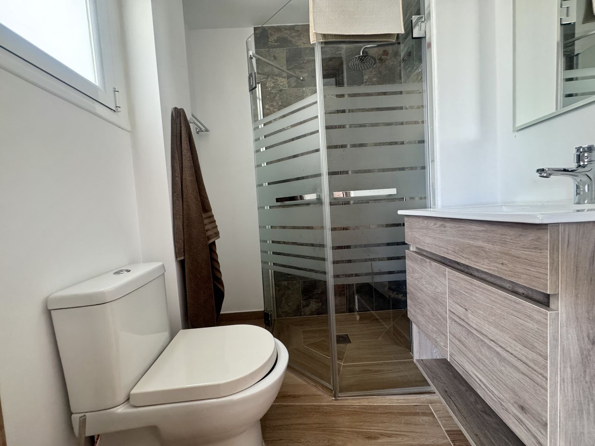 Se vende Villa - Chalet de 4 dormitorios en Costa Del Sol, Málaga, España