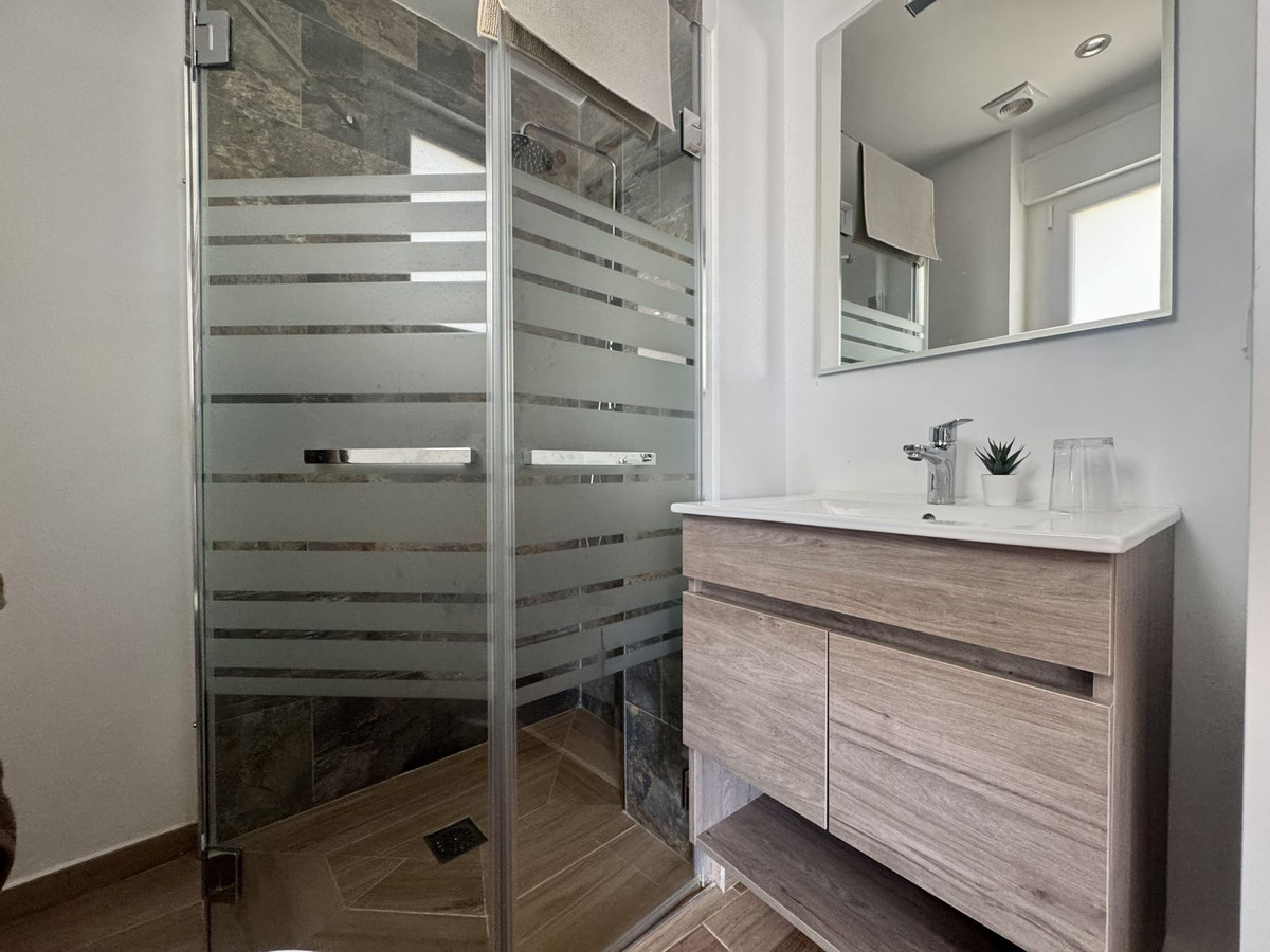 Se vende Villa - Chalet de 4 dormitorios en Costa Del Sol, Málaga, España