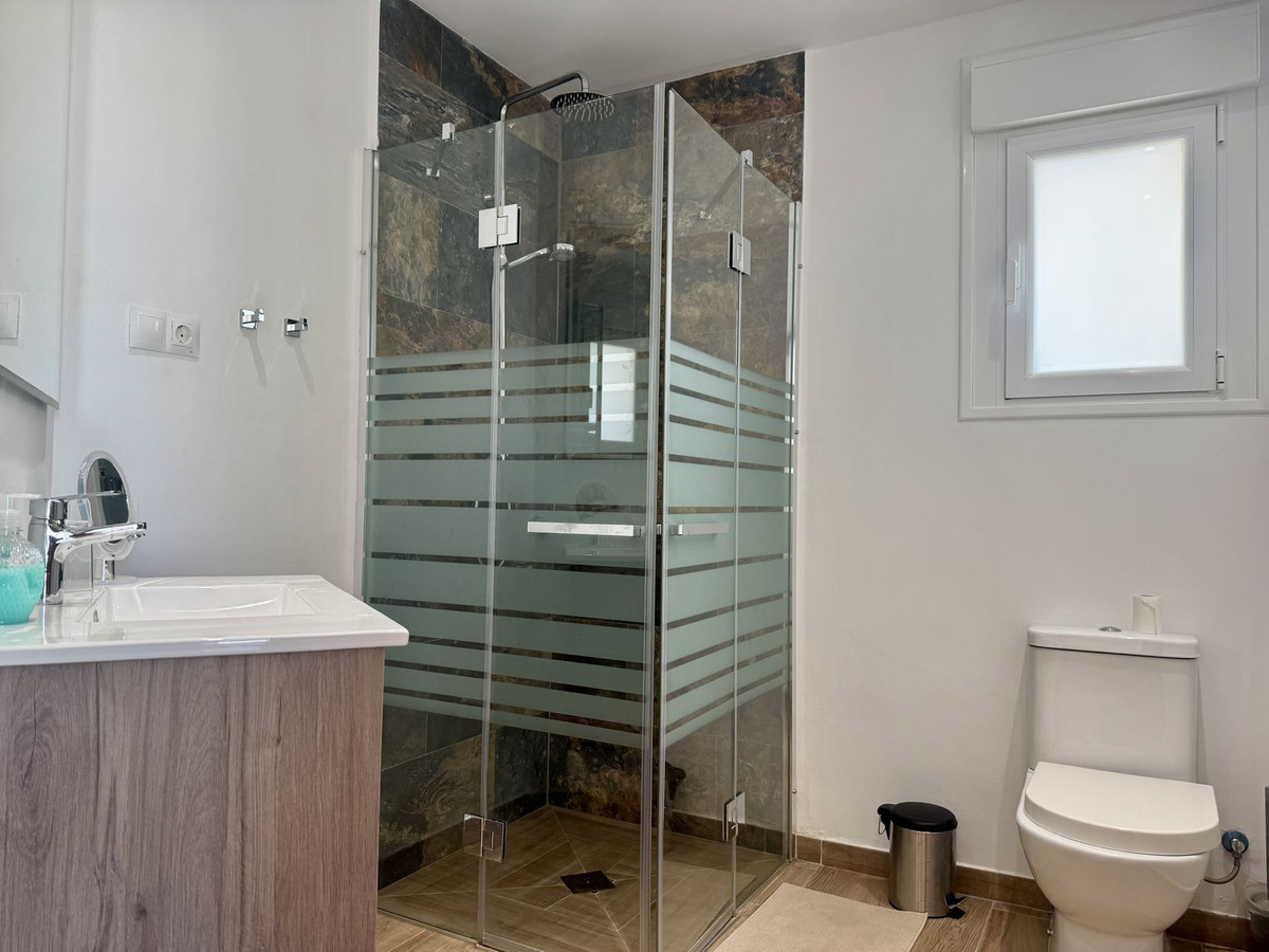 Se vende Villa - Chalet de 4 dormitorios en Costa Del Sol, Málaga, España