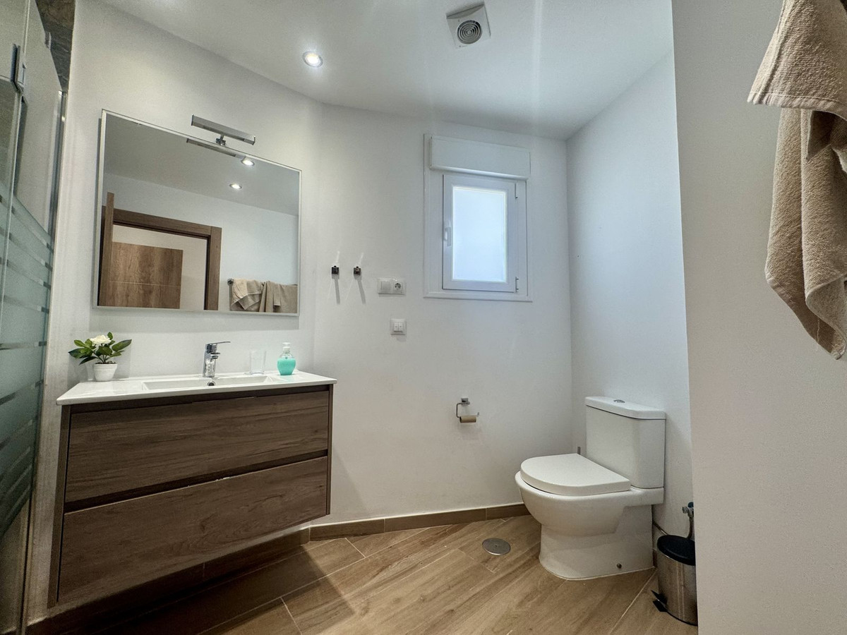 Se vende Villa - Chalet de 4 dormitorios en Costa Del Sol, Málaga, España