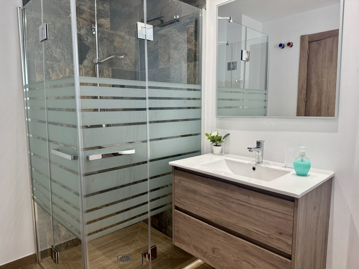 Se vende Villa - Chalet de 4 dormitorios en Costa Del Sol, Málaga, España