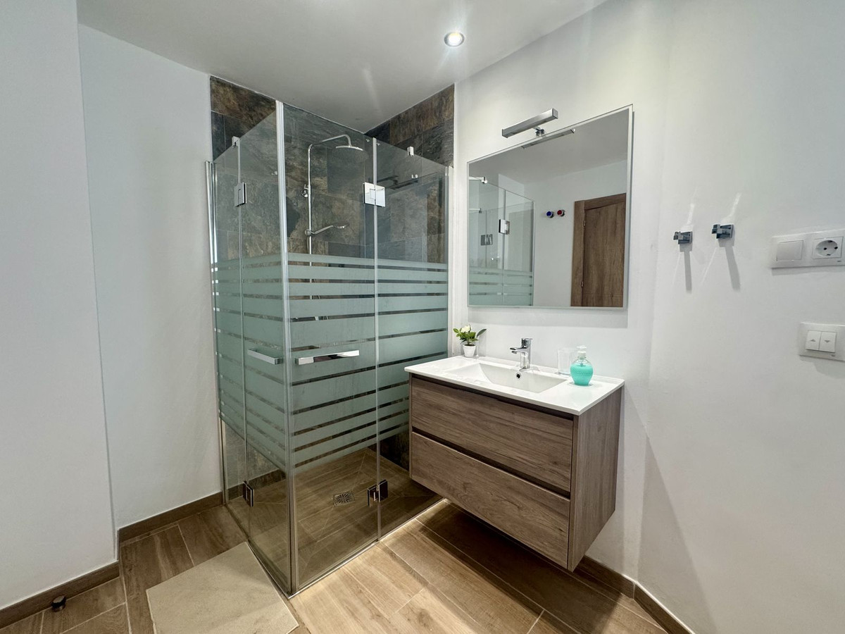 Se vende Villa - Chalet de 4 dormitorios en Costa Del Sol, Málaga, España