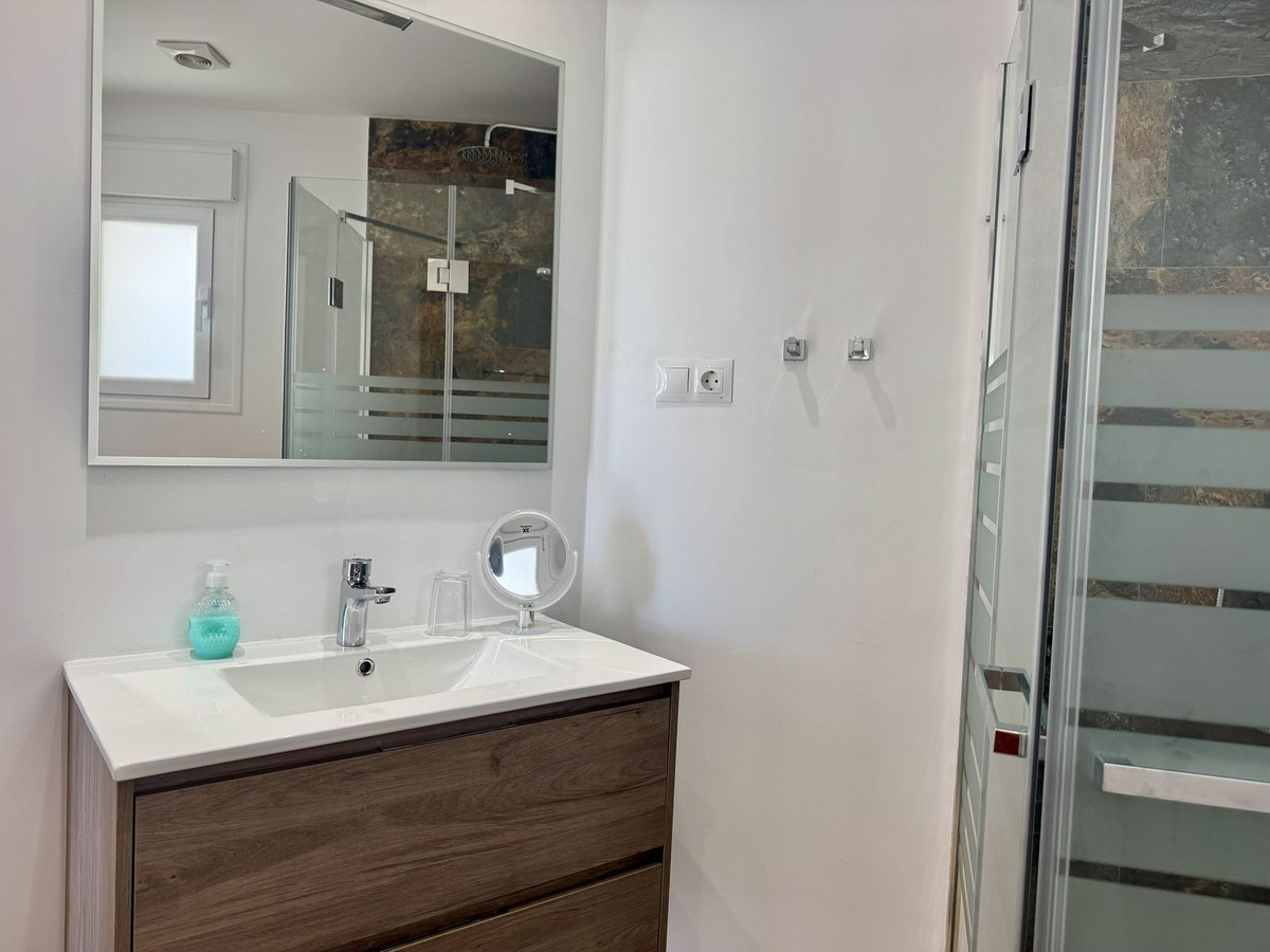 Se vende Villa - Chalet de 4 dormitorios en Costa Del Sol, Málaga, España