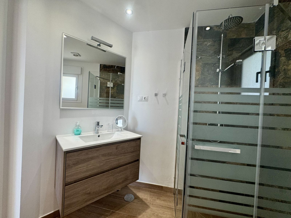Se vende Villa - Chalet de 4 dormitorios en Costa Del Sol, Málaga, España