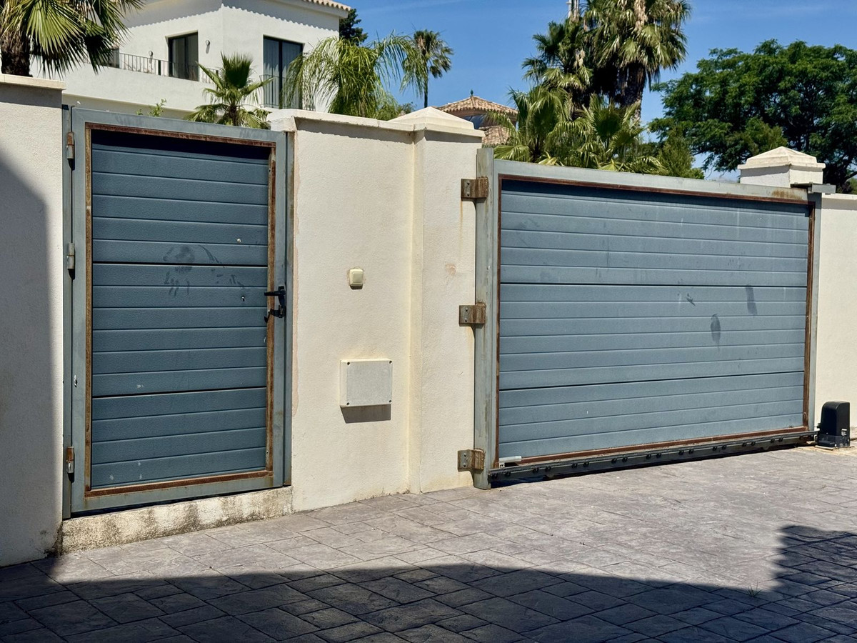 Se vende Villa - Chalet de 4 dormitorios en Costa Del Sol, Málaga, España