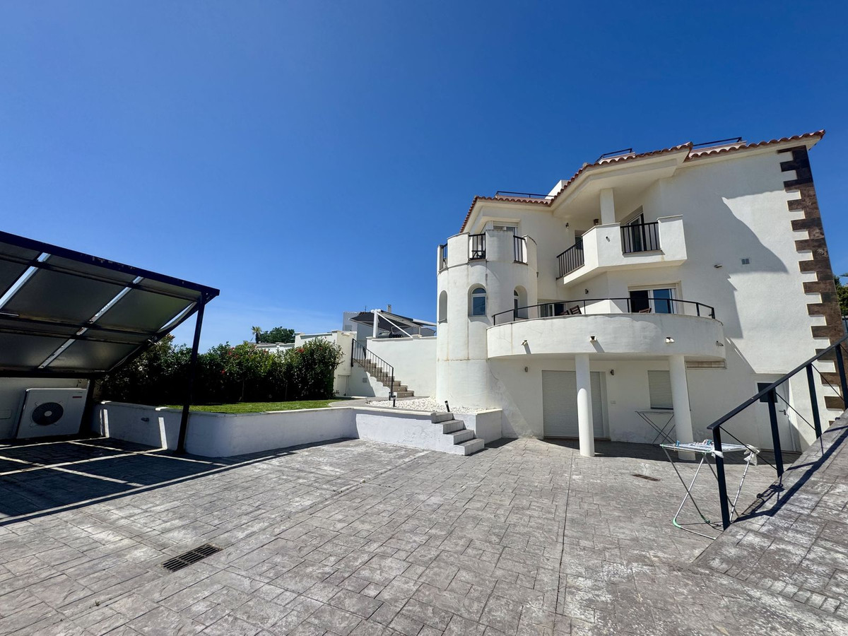 Se vende Villa - Chalet de 4 dormitorios en Costa Del Sol, Málaga, España