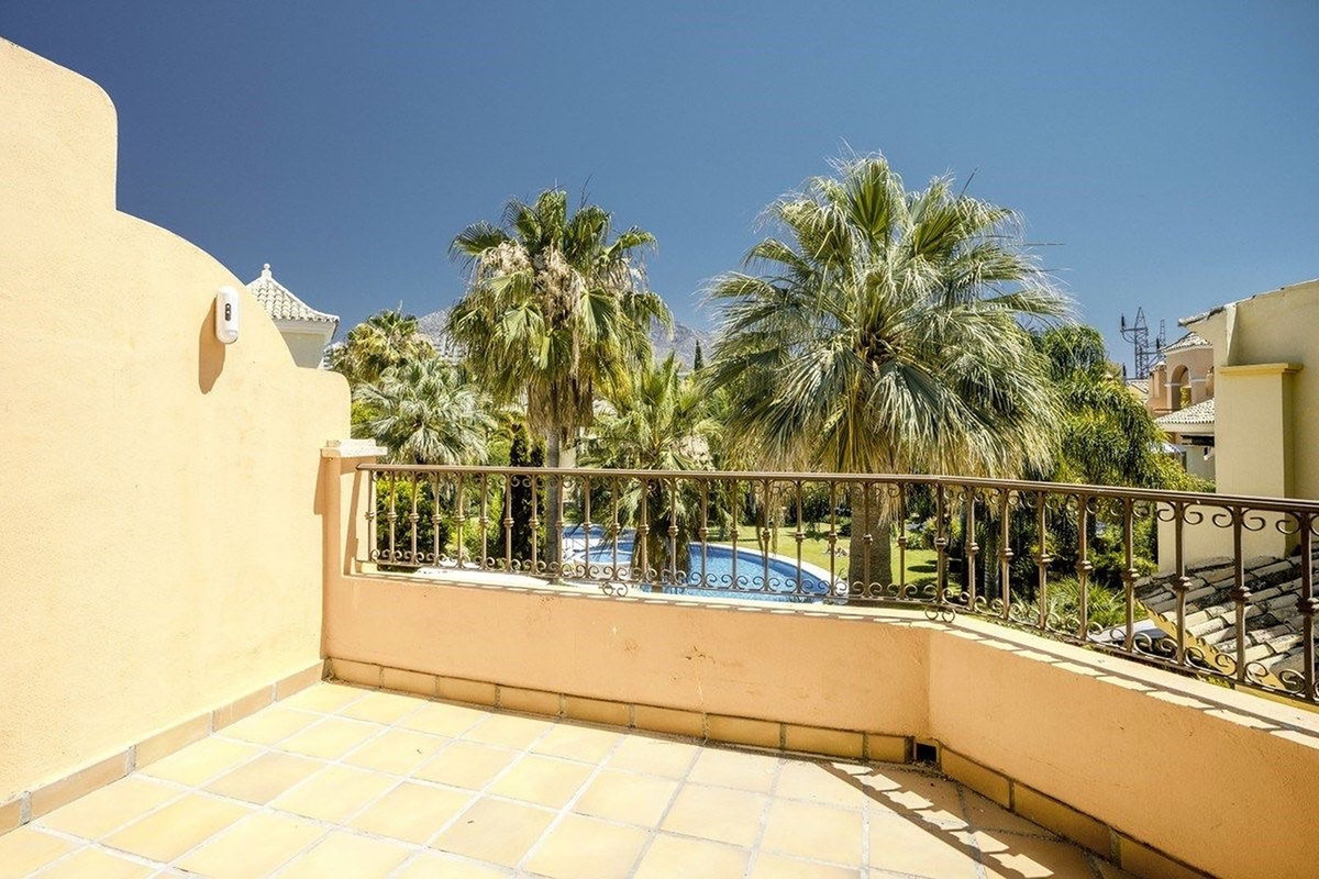 4 Bed Townhouse for sale in The Golden Mile Costa Del Sol, Málaga, Spain