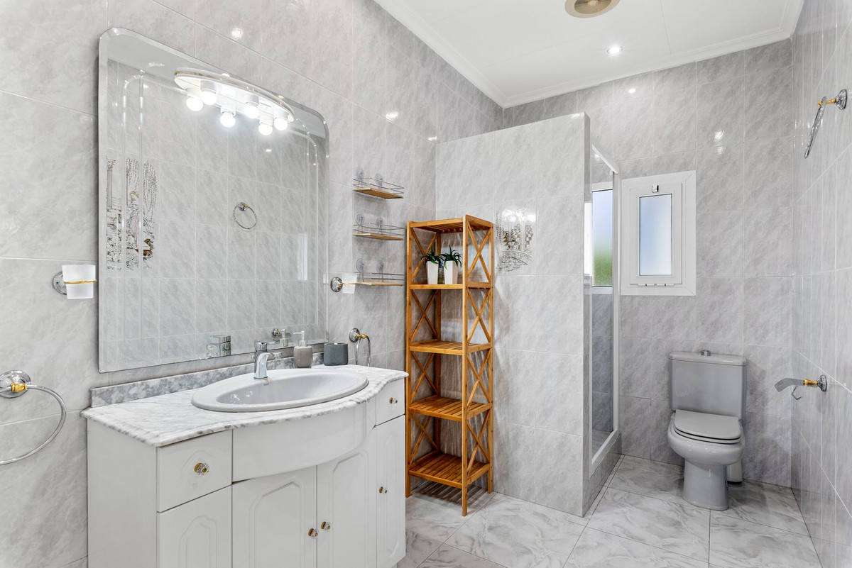 Se vende Villa - Chalet de 5 dormitorios en Costa Blanca, Alicante, España