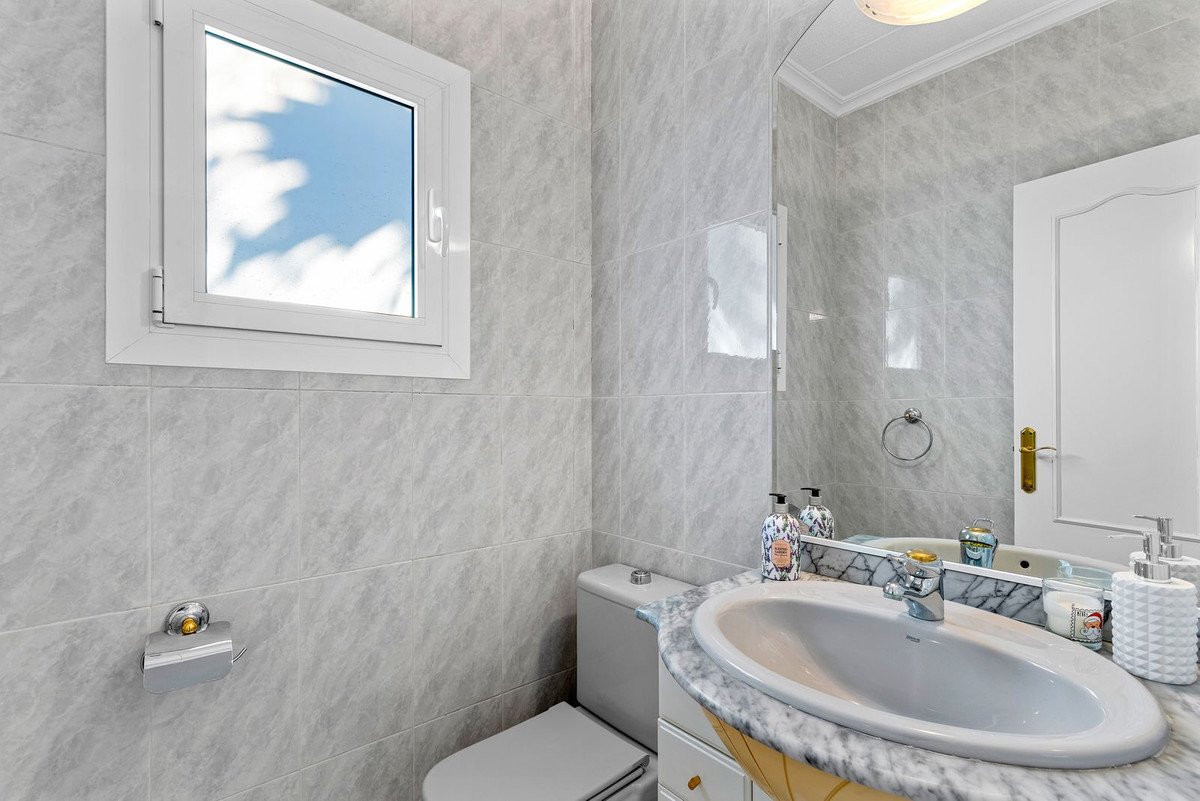 Se vende Villa - Chalet de 5 dormitorios en Costa Blanca, Alicante, España